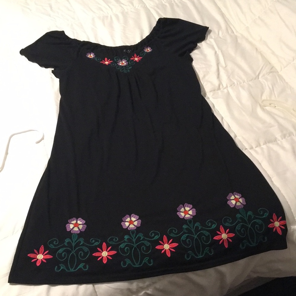 Cute Roper brand black embroidered dress
